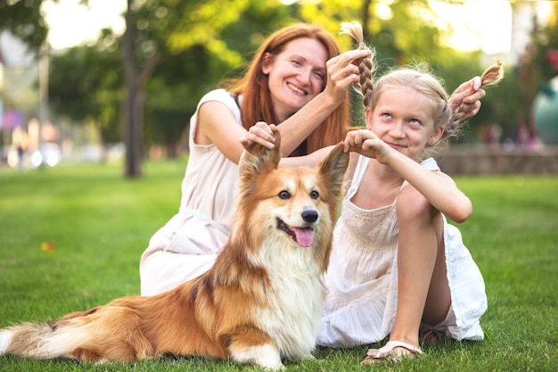 Mãe filha e cachorro