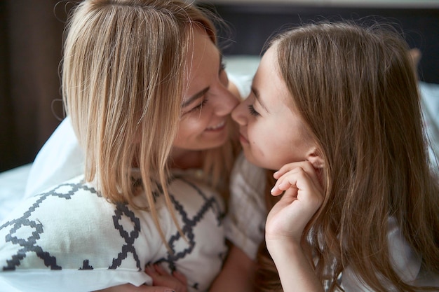 mãe plas com uma filha