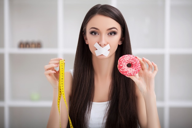 Mädchen essen keine Junk-Food