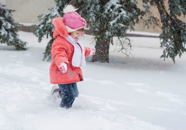 Mädchen im Schnee