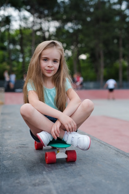 Mädchen im Skatepark