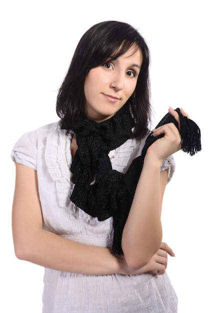 Mädchen in einer weißen Bluse mit einem schwarzen Schal lokalisiert