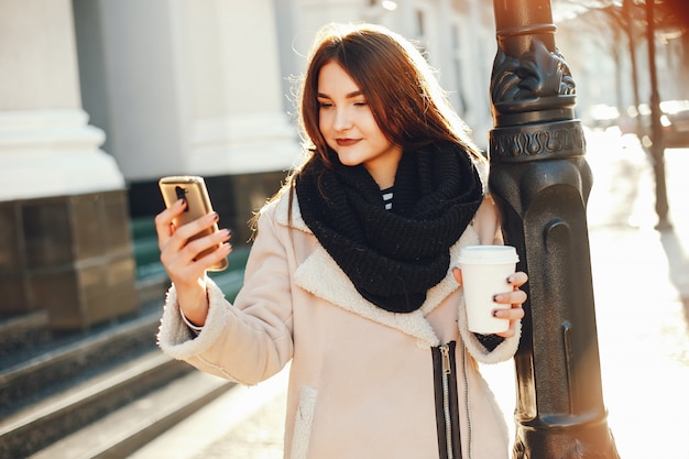 Mädchen mit Kaffee