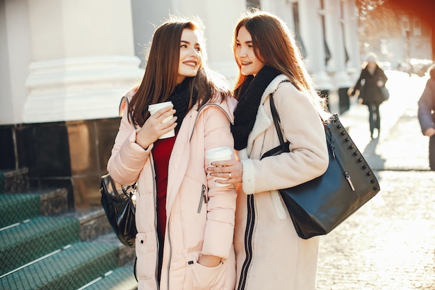 Mädchen mit Kaffee