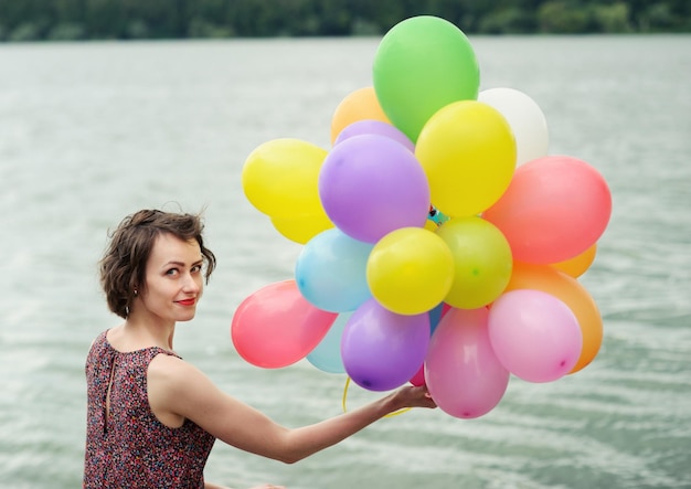 Foto mädchen mit luftballons
