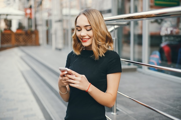 Mädchen mit Telefon