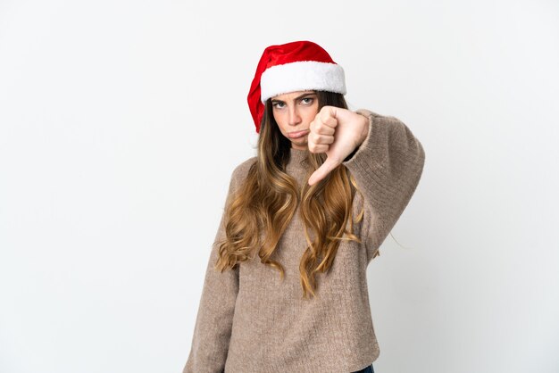 Mädchen mit Weihnachtsmütze lokalisiert auf weißem Hintergrund