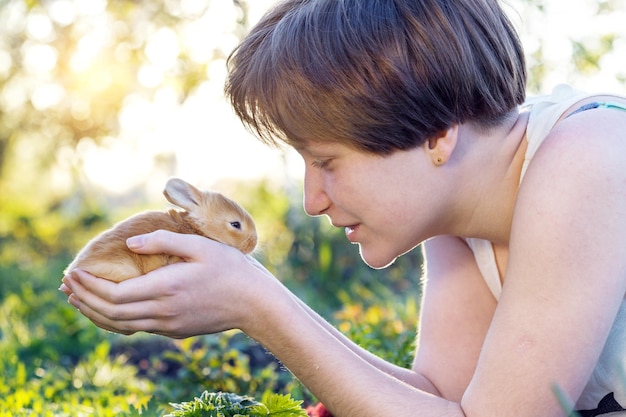 Foto mädchen und kaninchen