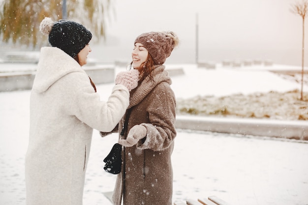 Mädchen und Schnee