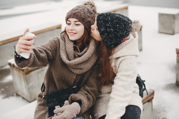 Mädchen und Schnee