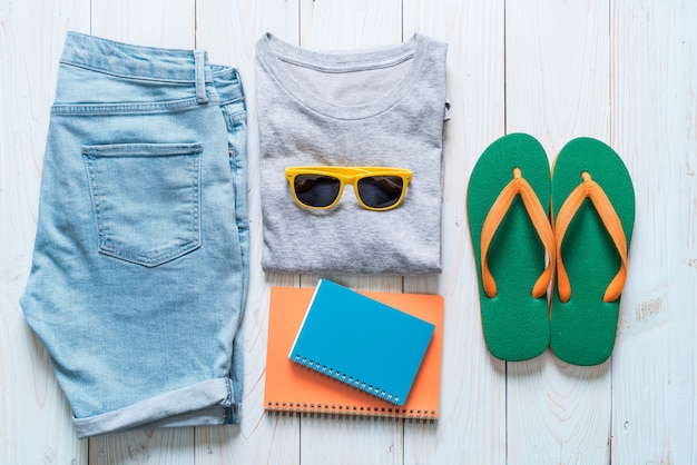 Männer Casual Outfits von Reisenden, Sommerurlaub