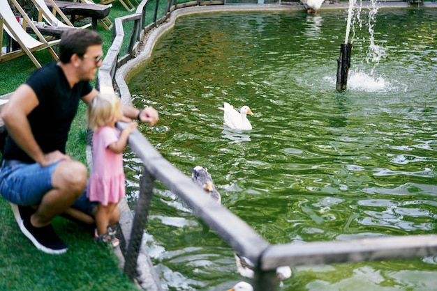 Foto männer im wasser