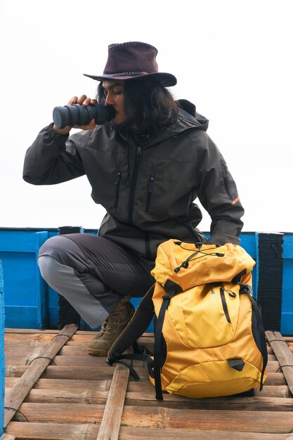 Foto männer und rucksack