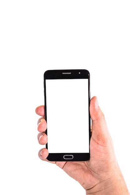 Männliche Hand, die das schwarze Smartphone des Mobiltelefons in horizontaler Position hält, filmt oder fotografiert etwas isolierten weißen Hintergrund, leerer Bildschirm für Mockup-Kopienraum