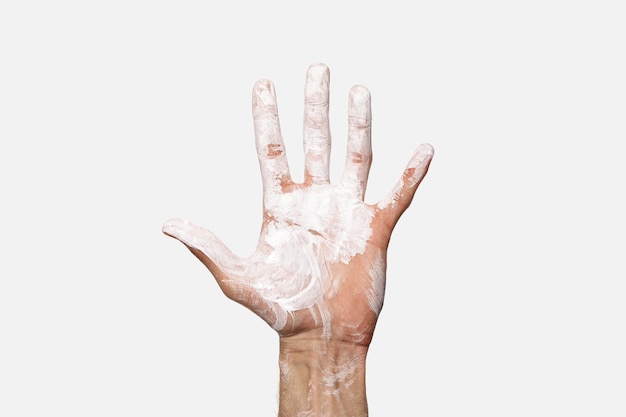 Männliche Hand in weißer Farbe. Isoliert