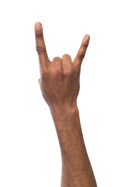 Foto männliche schwarze hand, die rock'n'roll-geste macht, nahaufnahme, isoliert auf weißem hintergrund