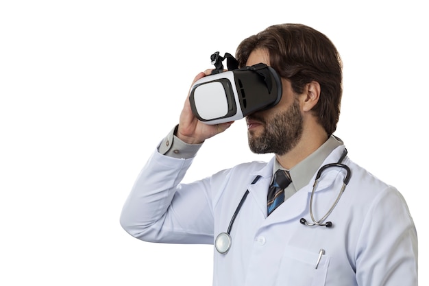 Männlicher Arzt mit einer Virtual Reality Brille