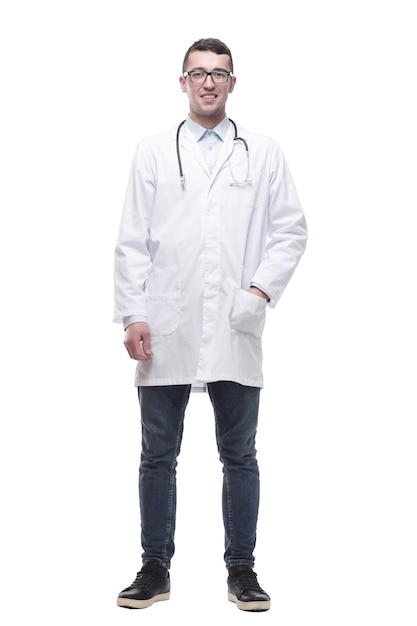 Männlicher Doktor mit einem Stethoskop getrennt auf einem Weiß