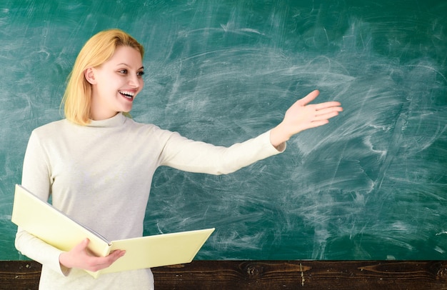 Maestro en el aula escuela regreso a la escuela aula escuela educación trabajo trabajo septiembre copia