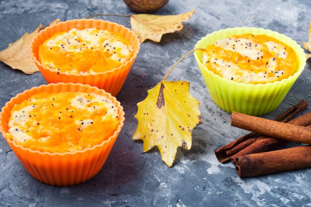 Foto magdalena de otoño con calabaza