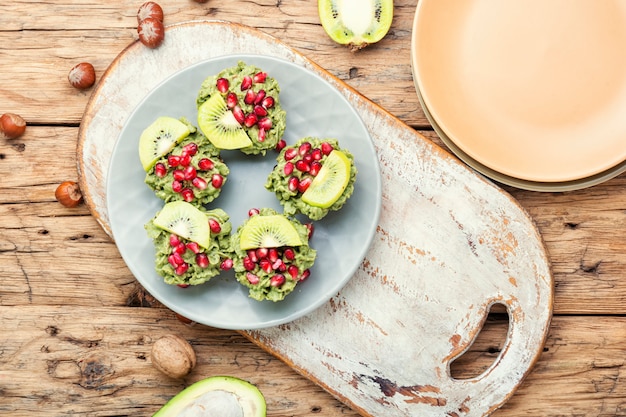 Magdalenas de aguacate y kiwi.