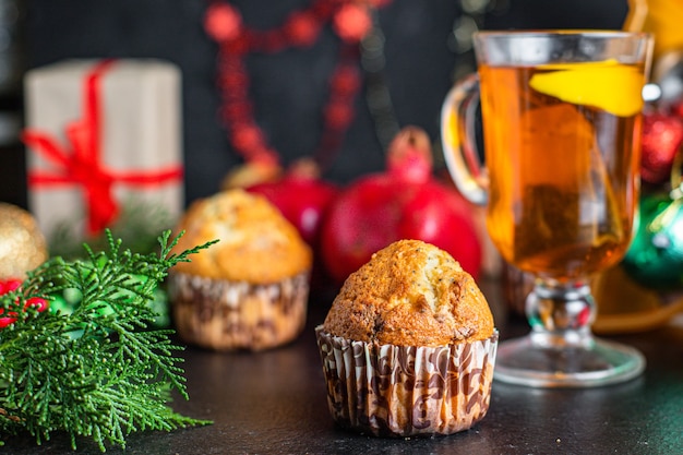 magdalenas caseras cupcakes y taza de té