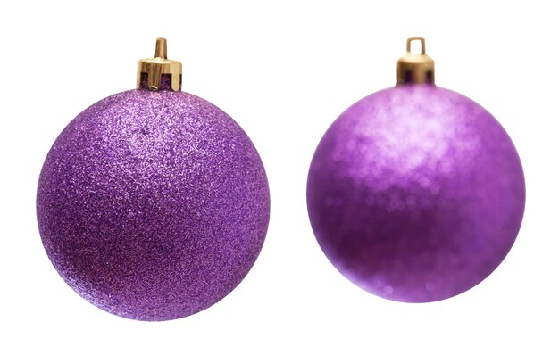 Magenta Weihnachtskugel isoliert auf weißem Hintergrund