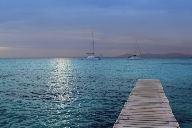 Magia turquesa plata mar formentera puesta de sol