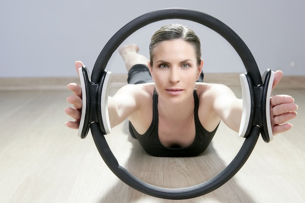 Foto magic pilates ring mulher aeróbica esporte ginásio