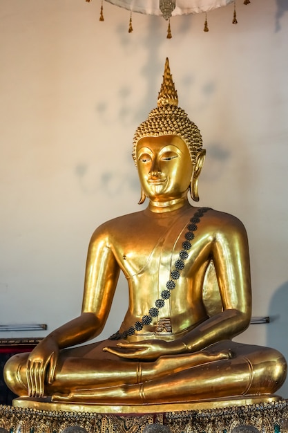 Magnífica estatua de Buda en Wat Pho (Templo), Bangkok, Tailandia