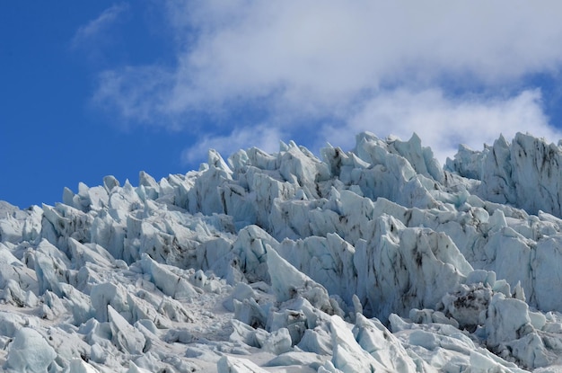 Magnífica vista glacial del paisaje cubierto de nieve