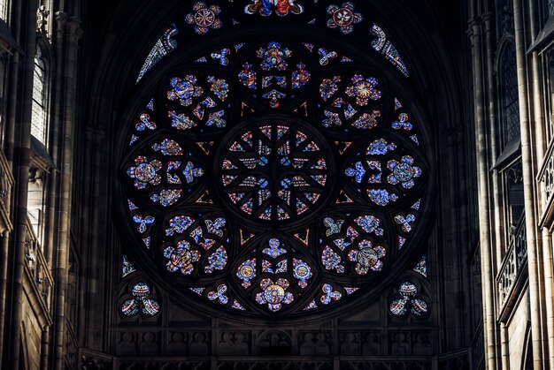 Las magníficas vidrieras de la Catedral de San Vito de Praga. Praga, República Checa