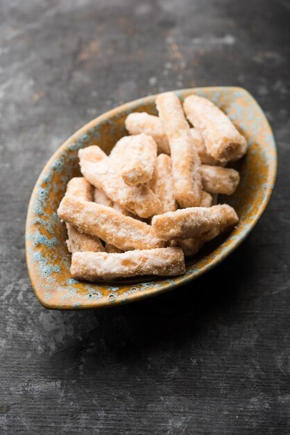 Maida Petha aus Maismehl mit Zuckersirupüberzug