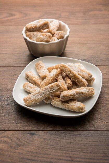 Maida Petha aus Maismehl mit Zuckersirupüberzug