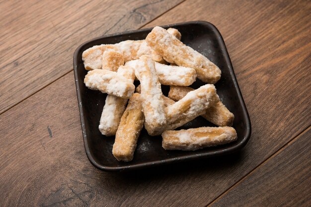 Maida Petha aus Maismehl mit Zuckersirupüberzug