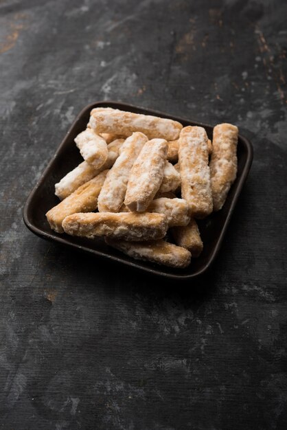 Maida Petha aus Maismehl mit Zuckersirupüberzug