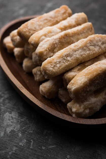 Maida Petha aus Maismehl mit Zuckersirupüberzug