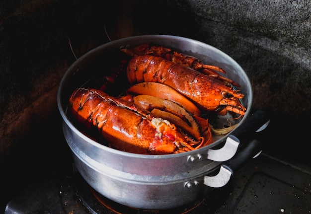 Foto maine lobster está cocinando