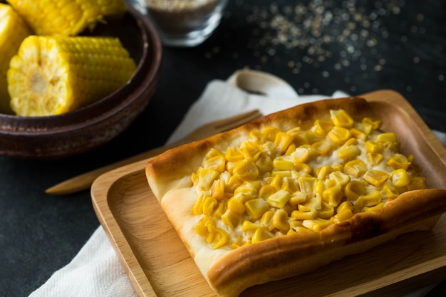 Mais-Kuchen auf dem Tisch