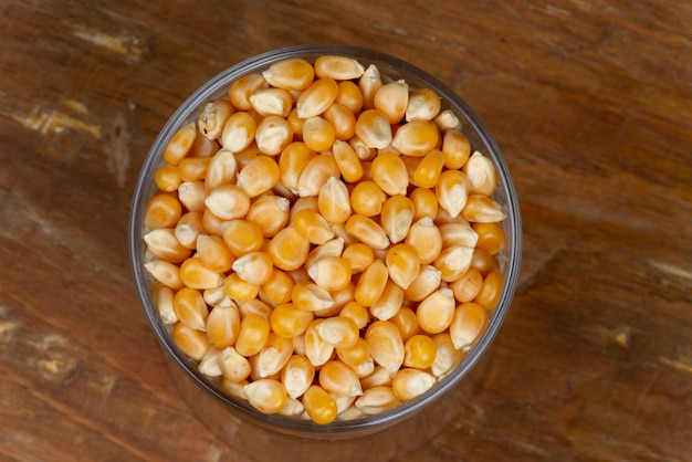 Mais-Popcorn-Samen in einem Glas