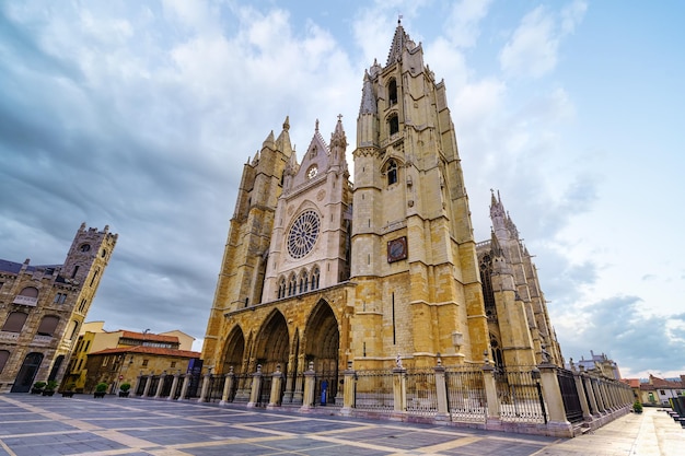 Majestätische barocke Kathedrale der Stadt Leon in Spanien