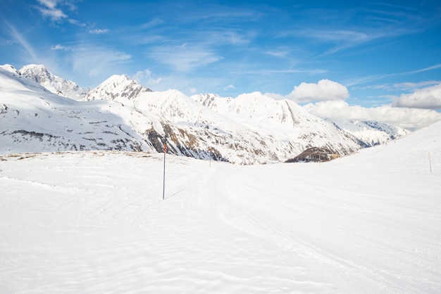 Majestätische Berggipfel in den Alpen