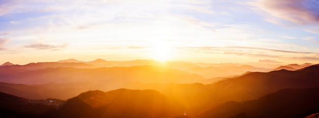 Majestätische Gebirgslandschaft