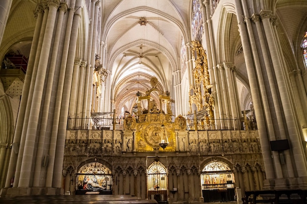 Majestätischer Innenraum der Kathedrale Toledo, Spanien. Von der Unesco zum Weltkulturerbe erklärt