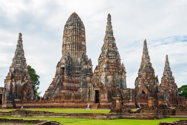 Majestuosas ruinas de 1629 wat chai watthanaram, construidas por el rey prasat tong