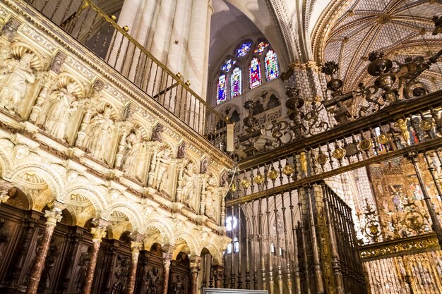 Majestuoso interior de la Catedral de Toledo, España. Declarada Patrimonio de la Humanidad por la Unesco