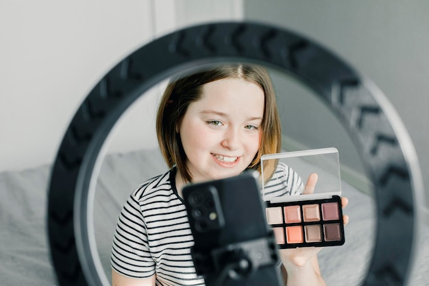 Make-up-Influencer-Vlogging zu Hause