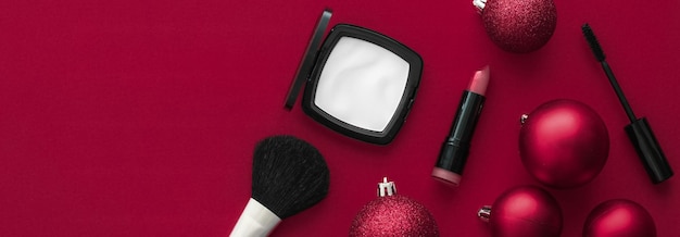 Make-up- und Kosmetikproduktset für die Weihnachtsverkaufsförderung der Schönheitsmarke Luxuswein-Flatlay-Hintergrund als Urlaubsdesign