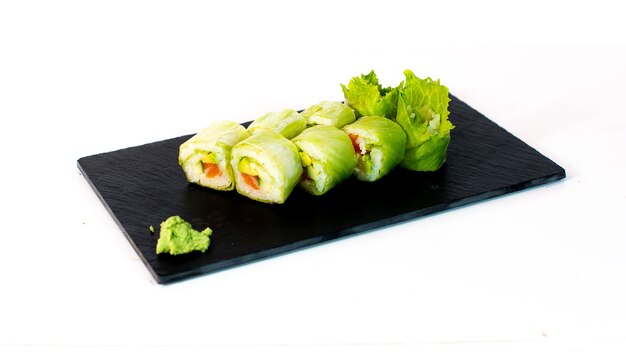 Maki Slim con Lachs Aguacate y Pepino