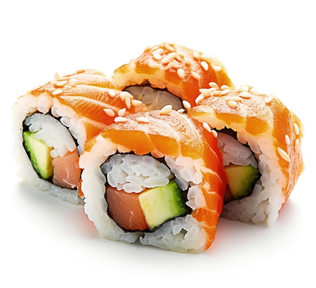 Maki sushi aislado en blanco